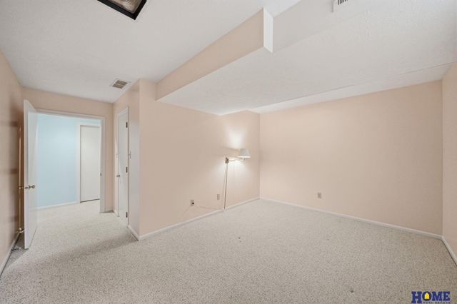 6940 Summerset Circle, Lincoln, NE 68516