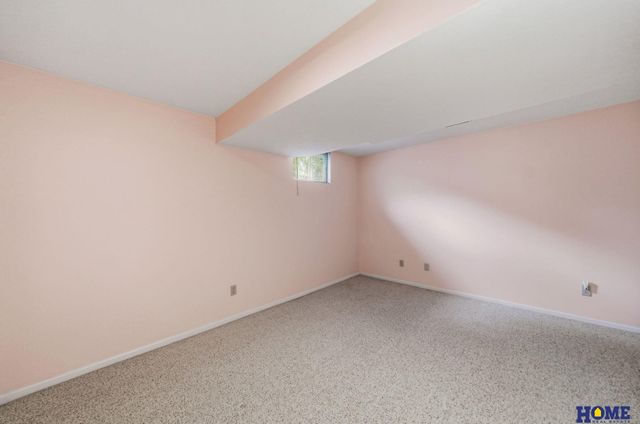 6940 Summerset Circle, Lincoln, NE 68516