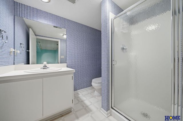 6940 Summerset Circle, Lincoln, NE 68516
