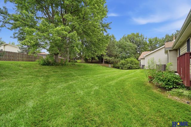 6940 Summerset Circle, Lincoln, NE 68516