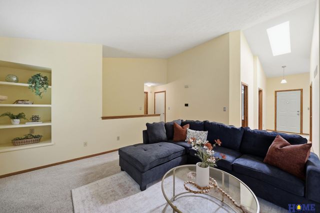 6940 Summerset Circle, Lincoln, NE 68516