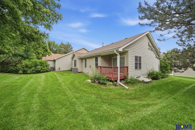 6940 Summerset Circle, Lincoln, NE 68516