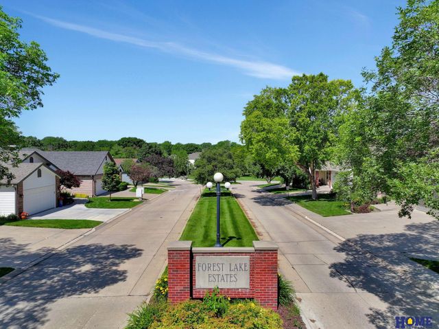 6940 Summerset Circle, Lincoln, NE 68516