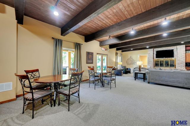 6940 Summerset Circle, Lincoln, NE 68516