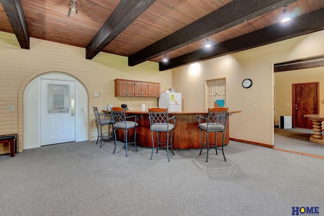 6940 Summerset Circle, Lincoln, NE 68516