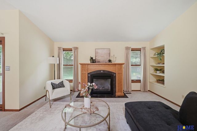 6940 Summerset Circle, Lincoln, NE 68516
