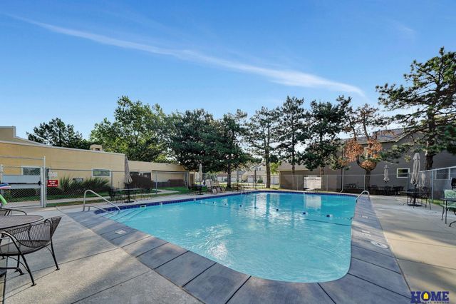 6940 Summerset Circle, Lincoln, NE 68516