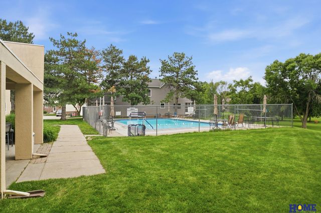 6940 Summerset Circle, Lincoln, NE 68516