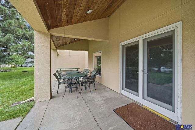 6940 Summerset Circle, Lincoln, NE 68516