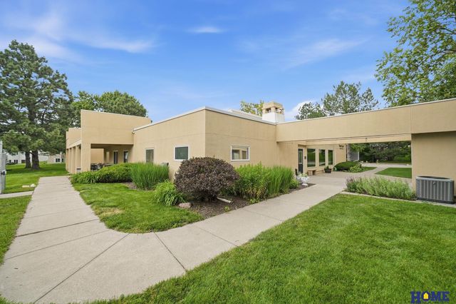 6940 Summerset Circle, Lincoln, NE 68516
