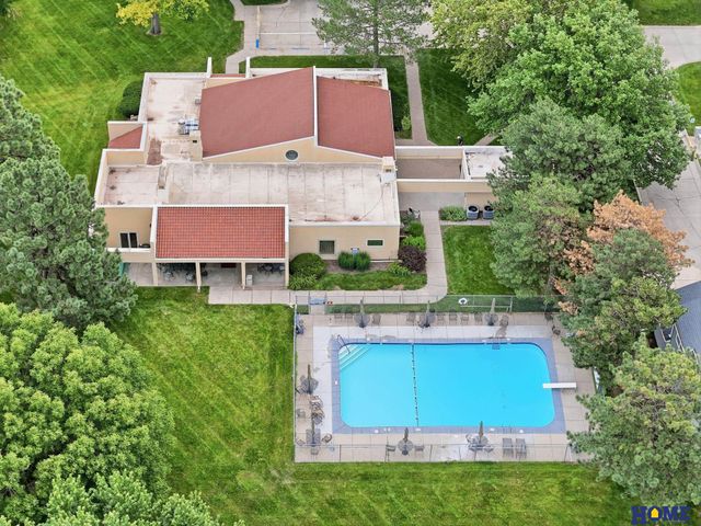 6940 Summerset Circle, Lincoln, NE 68516