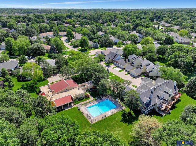 6940 Summerset Circle, Lincoln, NE 68516
