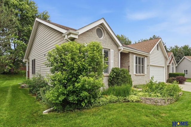 6940 Summerset Circle, Lincoln, NE 68516