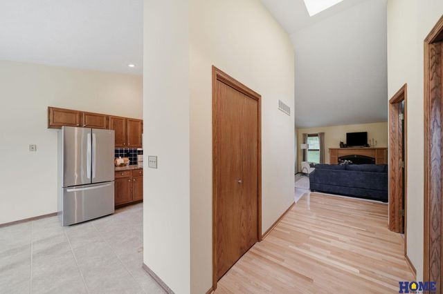 6940 Summerset Circle, Lincoln, NE 68516