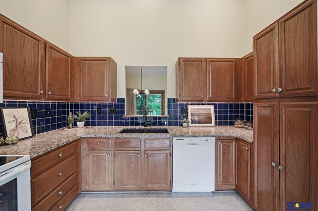 6940 Summerset Circle, Lincoln, NE 68516