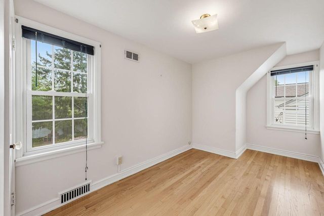 4623 N Idlewild AVENUE, Whitefish Bay, WI 53211