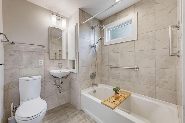 4623 N Idlewild AVENUE, Whitefish Bay, WI 53211