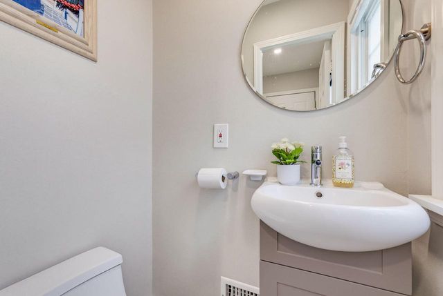 4623 N Idlewild AVENUE, Whitefish Bay, WI 53211