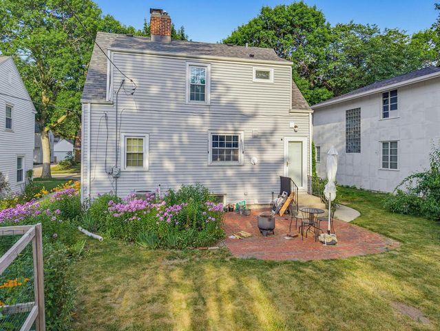 4623 N Idlewild AVENUE, Whitefish Bay, WI 53211