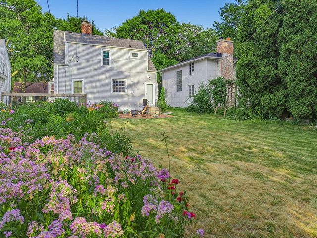 4623 N Idlewild AVENUE, Whitefish Bay, WI 53211
