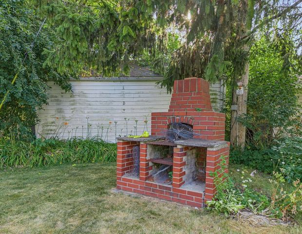 4623 N Idlewild AVENUE, Whitefish Bay, WI 53211
