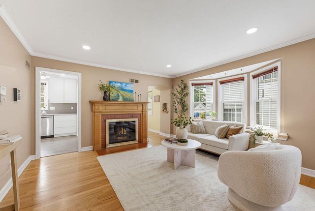 4623 N Idlewild AVENUE, Whitefish Bay, WI 53211