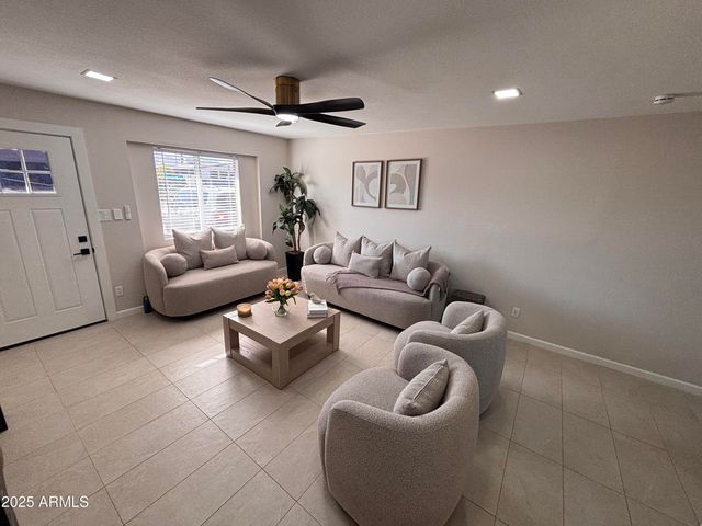 402 W DARROW Street, Phoenix, AZ 85041