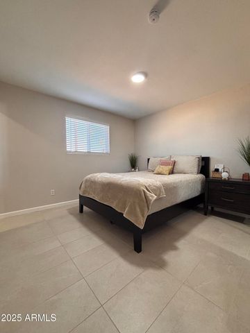 402 W DARROW Street, Phoenix, AZ 85041