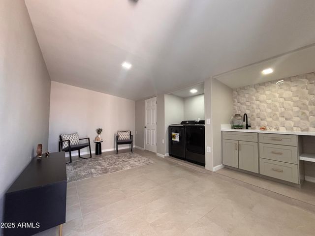 402 W DARROW Street, Phoenix, AZ 85041