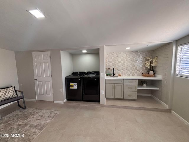 402 W DARROW Street, Phoenix, AZ 85041