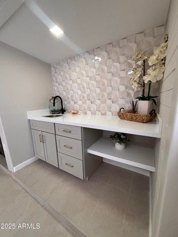 402 W DARROW Street, Phoenix, AZ 85041