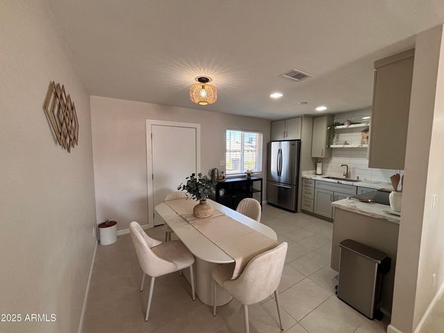 402 W DARROW Street, Phoenix, AZ 85041