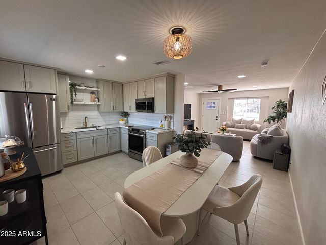 402 W DARROW Street, Phoenix, AZ 85041