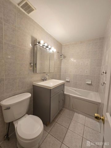 334 College Drive, Edison, NJ 08817