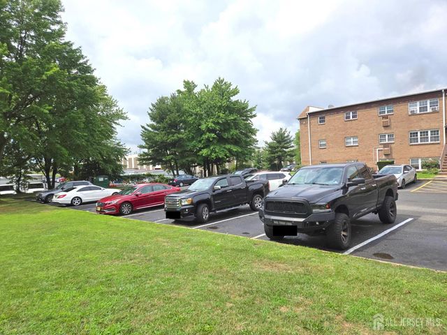 334 College Drive, Edison, NJ 08817