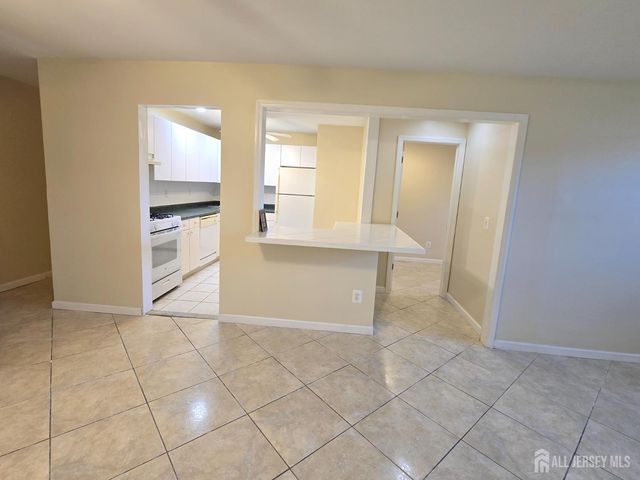 334 College Drive, Edison, NJ 08817