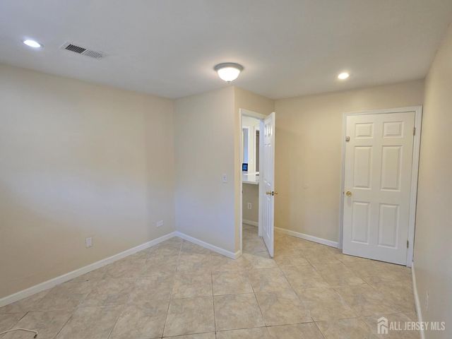 334 College Drive, Edison, NJ 08817