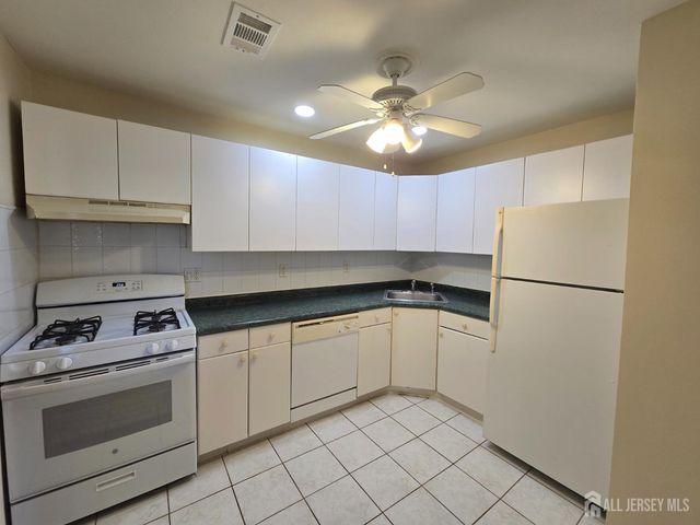 334 College Drive, Edison, NJ 08817