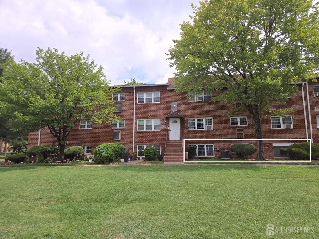 334 College Drive, Edison, NJ 08817