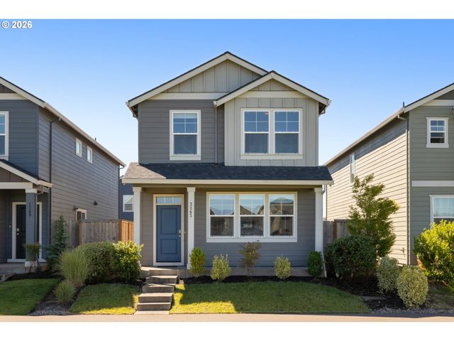 2283 LIVESAY Ln, Woodburn, OR 97071
