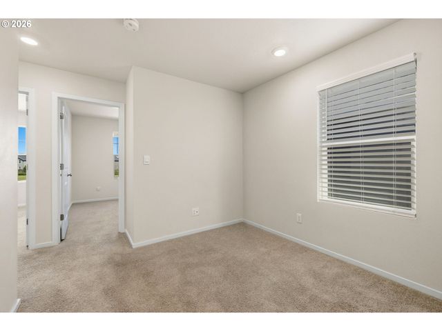 2283 LIVESAY Ln, Woodburn, OR 97071