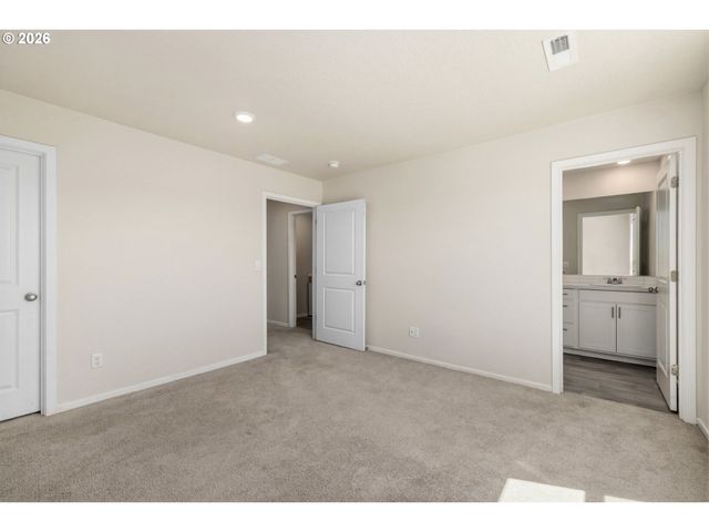 2283 LIVESAY Ln, Woodburn, OR 97071