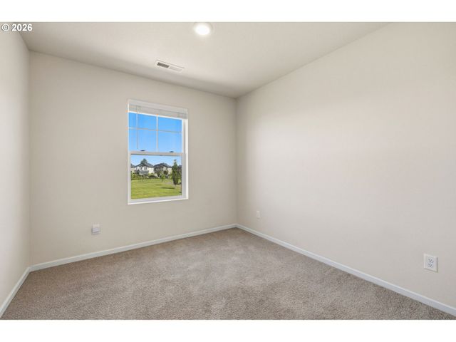 2283 LIVESAY Ln, Woodburn, OR 97071
