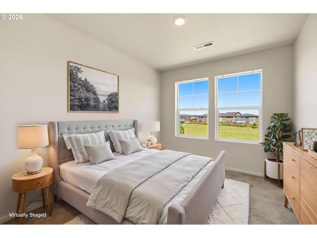 2283 LIVESAY Ln, Woodburn, OR 97071