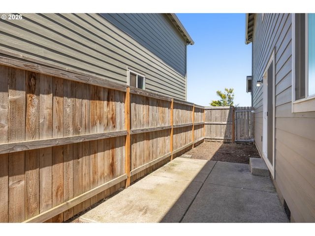 2283 LIVESAY Ln, Woodburn, OR 97071
