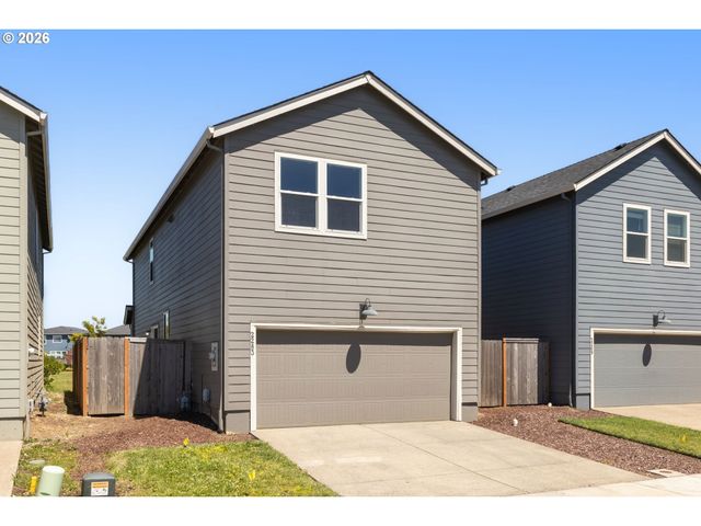 2283 LIVESAY Ln, Woodburn, OR 97071