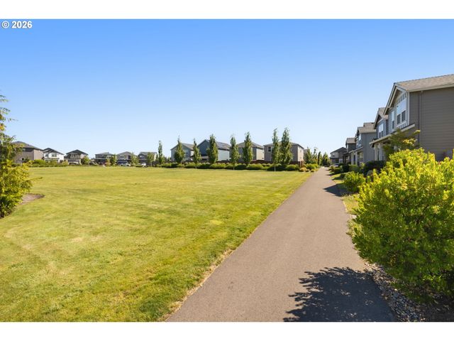 2283 LIVESAY Ln, Woodburn, OR 97071