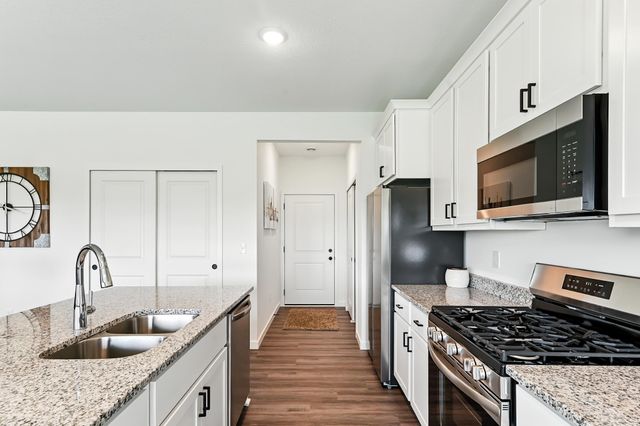 1800 Dale Place SE, Pine Island, MN 55963