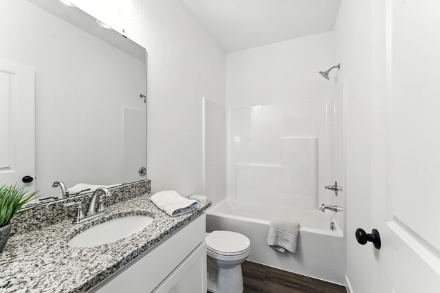 1800 Dale Place SE, Pine Island, MN 55963
