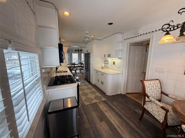 92 Grandview Avenue, White Plains, NY 10605